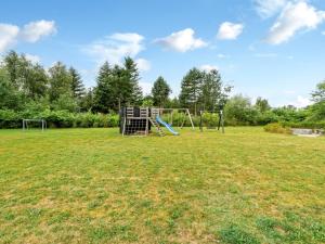 Ο χώρος παιχνιδιού για παιδιά στο Holiday Home Sunna - 1-2km from the sea by Interhome