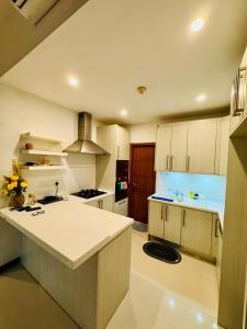 Fotografie z fotogalerie ubytování FairwaySkyGardenApartment19th floor v destinaci Sri Jayewardenepura Kotte