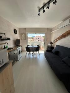 Kuchyň nebo kuchyňský kout v ubytování Le Petit Bois, plage, parking privé