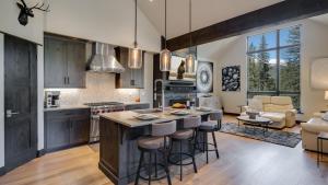 Η κουζίνα ή μικρή κουζίνα στο River Haus