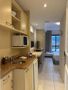Nhà bếp/bếp nhỏ tại Studio em Jurerê em hotel a beira-mar