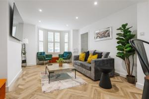 Μια τηλεόραση ή/και κέντρο ψυχαγωγίας στο Riverside Work-stay Free Dedicated Parking