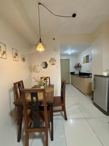 Dapur atau dapur kecil di 1 Bedroom Condo overlooking taal lake SMDC Wind Residences tagaytay City