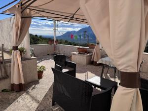 a table and chairs under an umbrella on a patio at Carell'is house in Ausonia