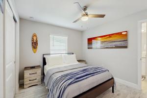 a bedroom with a bed and a ceiling fan at Into the Blue in Cape Coral Hospital Heliport +21 photos