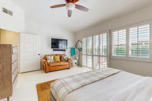 a bedroom with a bed and a ceiling fan at Casa de la Quinta in Bermuda Dunes +17 photos