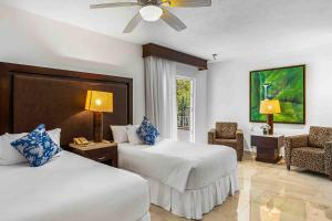 Postel nebo postele na pokoji v ubytování Grand Miramar APH2 + 37 fotografií