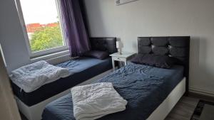 Ένα ή περισσότερα κρεβάτια σε δωμάτιο στο Clean & Central 2 Room Apartment 50m²