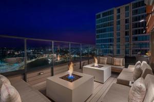 Khu vực ghế ngồi tại Element Calgary Downtown