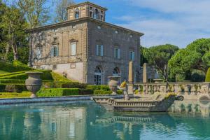 a building with a pond in front of a building at La Cocca Via Saffi, Suite con Vasca in Camera in Viterbo
