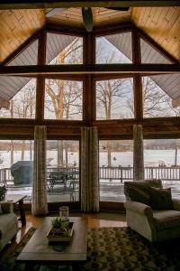 a large living room with a large wooden ceiling at The Lodge on Lamoka in Bradford