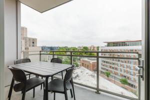 Gallery image of Blueground Bethesda roof pool coffee lounge WDC-914 in Woodmont