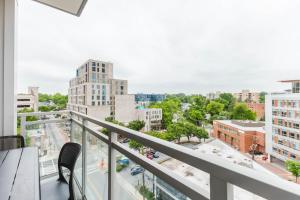 Gallery image of Blueground Bethesda roof pool coffee lounge WDC-914 in Woodmont