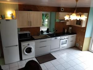 Dapur atau dapur kecil di Gîtes de Lopéau - jusqu'à 6 invités