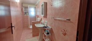 Ένα μπάνιο στο Casavacanze Villa MASHALLAH +66 φωτογραφίες