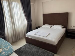 Ένα ή περισσότερα κρεβάτια σε δωμάτιο στο SkyView Hotel & Apartments