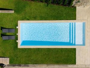 an overhead view of a swimming pool with grass at Casa do Avô in Viana do Castelo