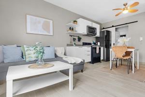 Dapur atau dapur kecil di NOK Cozy 1 BR Apartment in Punta Cana
