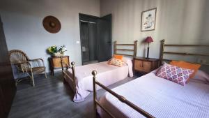 a bedroom with two beds and a table and chairs at A casa di Nora in Arezzo