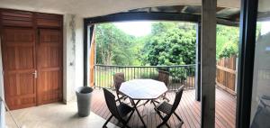 En balkon eller terrasse på La suite au soleil