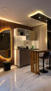 a kitchen with a table and a refrigerator at Moderno apt con vista a la ciudad y estilo único in Pereira