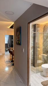 a bathroom with a glass shower and a toilet at Moderno apt con vista a la ciudad y estilo único in Pereira +42 photos