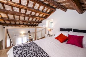 Postel nebo postele na pokoji v ubytování Carera Deluxe Rovinj