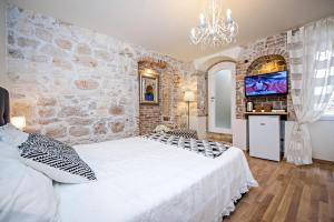 Postel nebo postele na pokoji v ubytování Carera Deluxe Rovinj