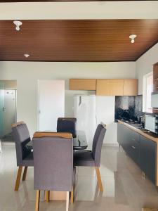 Кухня или мини-кухня в Recanto dos Pássaros
