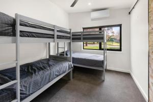 Ένα ή περισσότερα κρεβάτια σε δωμάτιο στο Hooked on Doon