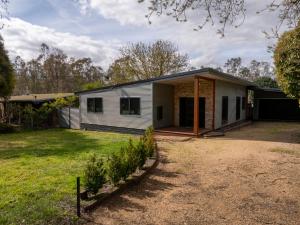 Το κτήριο όπου στεγάζεται  η παραθεριστική κατοικία