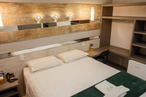 Ein Bett oder Betten in einem Zimmer der Unterkunft Hotel Imperatriz Premium