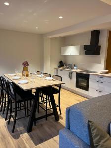 a dining room and kitchen with a table and chairs at Studios et Appartement meublé de tourisme in Altkirch