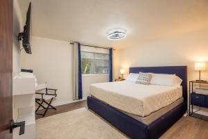 a bedroom with a bed and a desk and a window at Cozy 3-Bedroom Townhome - 3 Miles from OSU! in Corvallis