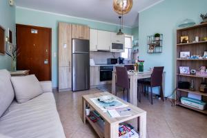 Η κουζίνα ή μικρή κουζίνα στο Flower apartment