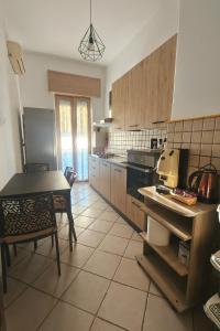 Kuchyň nebo kuchyňský kout v ubytování CasaSofia Apt - Naples, Fuorigrotta