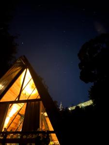 Το κτήριο όπου στεγάζεται  το διαμέρισμα