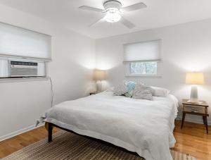 Ένα ή περισσότερα κρεβάτια σε δωμάτιο στο 30 Day Rental in the Central Location of Grand Haven