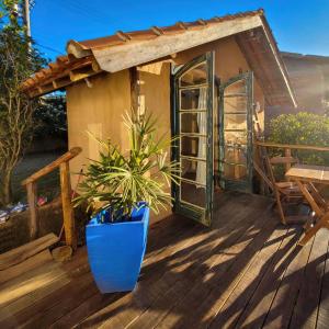 a blue potted plant sitting on the deck of a house at EcoviLab in Guaratinguetá
