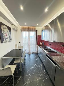 Kuchyň nebo kuchyňský kout v ubytování Olimpus Luxury Stays