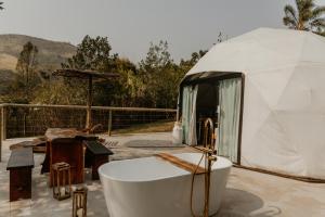a bath tub sitting in front of a yurt at Dila's Lodge - 15 min Outlet Catarina São Roque in São Roque +78 photos