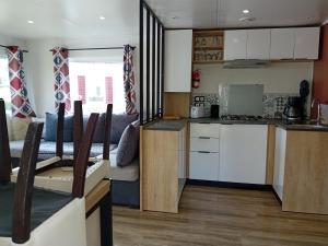 Köök või kööginurk majutusasutuses Mobilhome 42m2