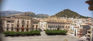 a view of a city with mountains in the background at Casa Centro Paraíso Interior Catedral Jaén in Jaén