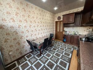 Η κουζίνα ή μικρή κουζίνα στο Apartament Raxmatullayev