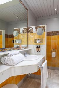 Bilik mandi di Hotel Duque de Najera