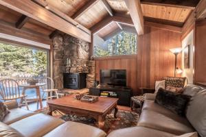 Gallery image of Centrally Located Tahoe Taverns Condo, Close to Tahoe City & Skiing at Alpine and OV! in Comstock Acres