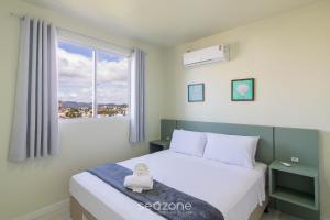 Ένα ή περισσότερα κρεβάτια σε δωμάτιο στο Apartamentos a 220 m da Praia em Balneário Picarras - CSI +33 φωτογραφίες