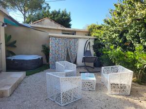 Κήπος έξω από το Maison BRIALI avec Jacuzzi espace détente