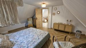 a bedroom with a bed and a door to a room at Dom letniskowy do wynajęcia z własną Przystanią nad rzeką Narew - linia brzegowa in Dzbenin