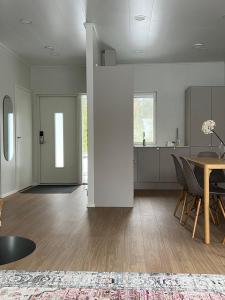 a living room with a table and a kitchen at Villa Valkeinen in Yli-Lesti +13 photos